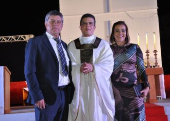 Médico que abandonou carreira para se tornar padre diz que recebeu um chamado: ‘Mesmo que haja perda financeira ou status, a alegria interior é mais forte’