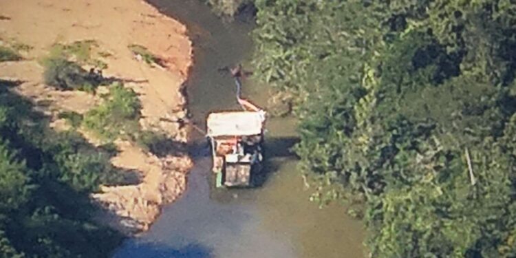 Altamente tóxico, mercúrio é encontrado em garimpo ilegal em rio de Goiás